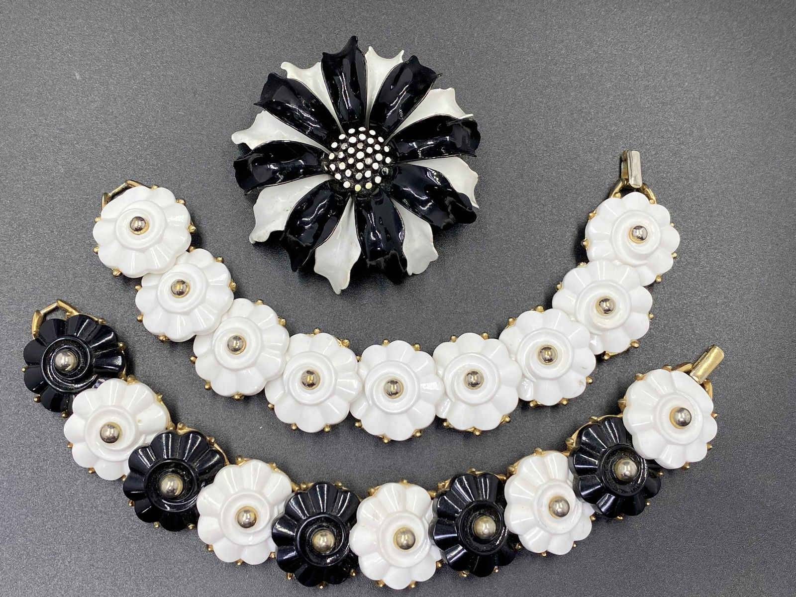 TRIFARI Bracelets & TRIFARI Enamel Broch (1 of 1)