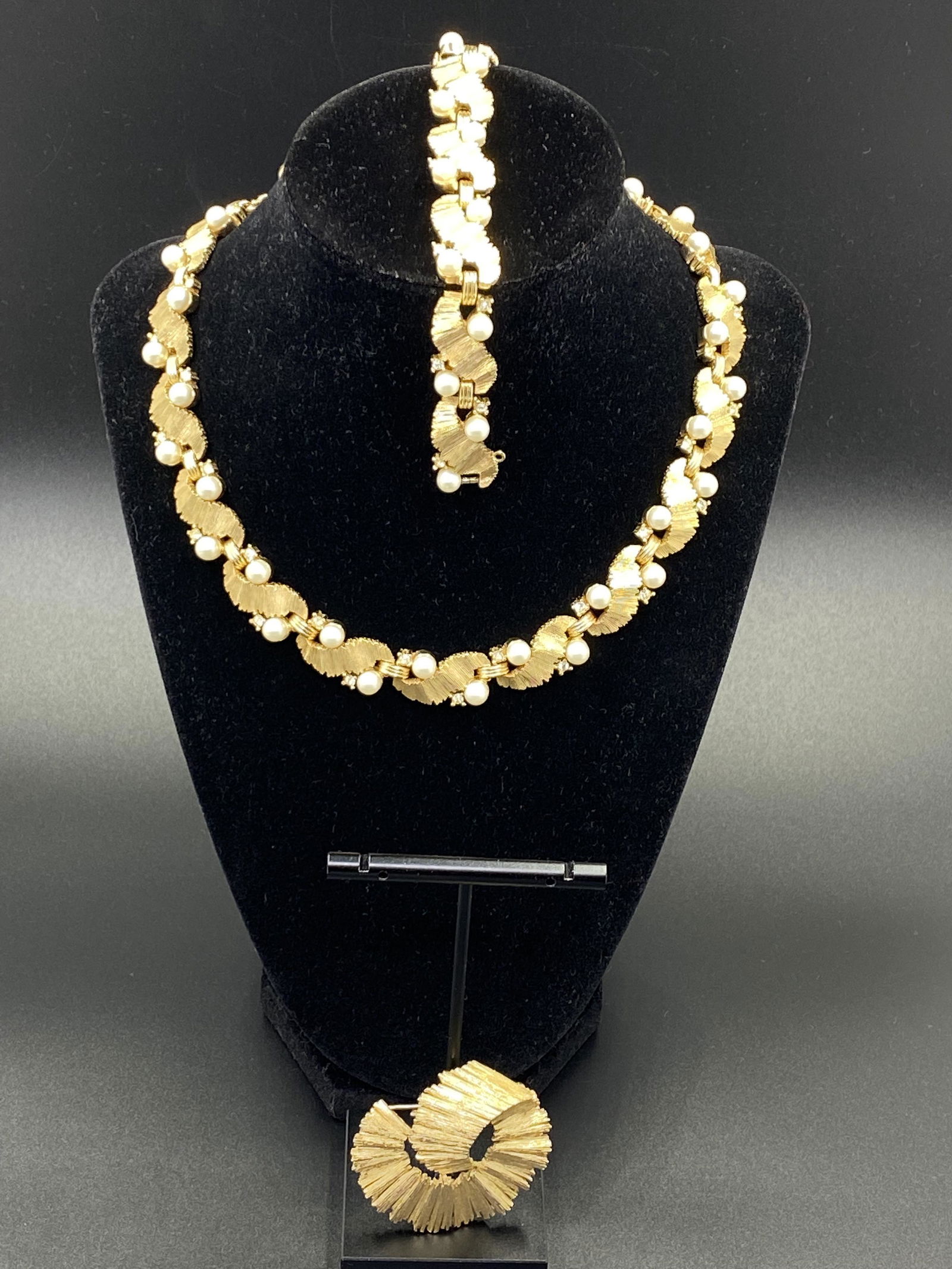 TRIFARI Necklace Bracelet & Brooch: For exact dimensions please refer to the attached dimensions sheet.