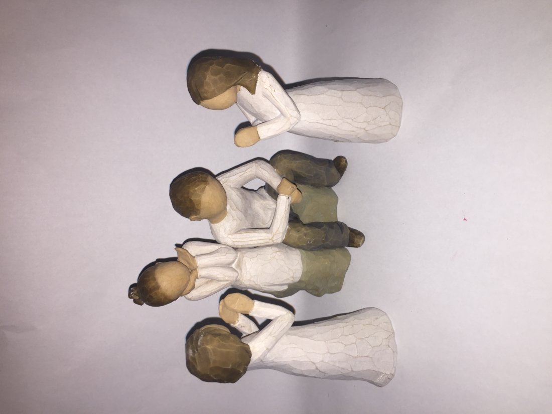 Lot of 4 Vintage Choir Figurines With purple Robes (1 of 1)