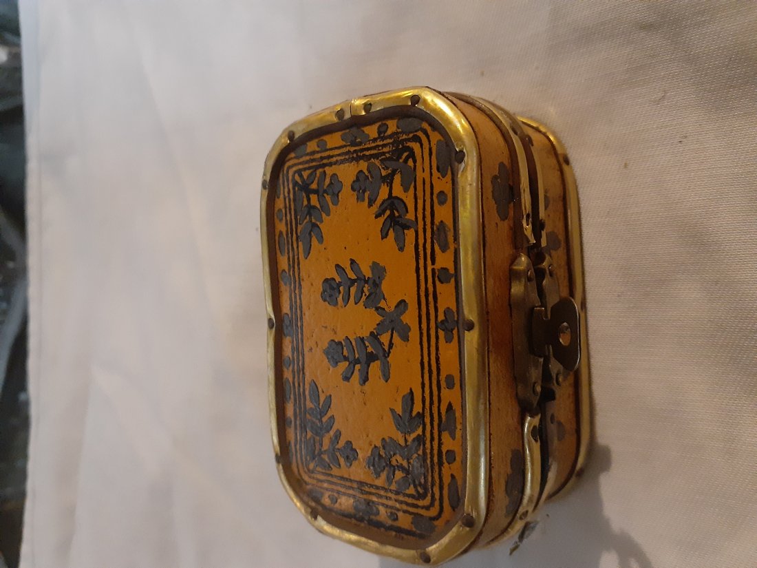 Beautiful Vintage  Mini Keepsake Box (1 of 1)