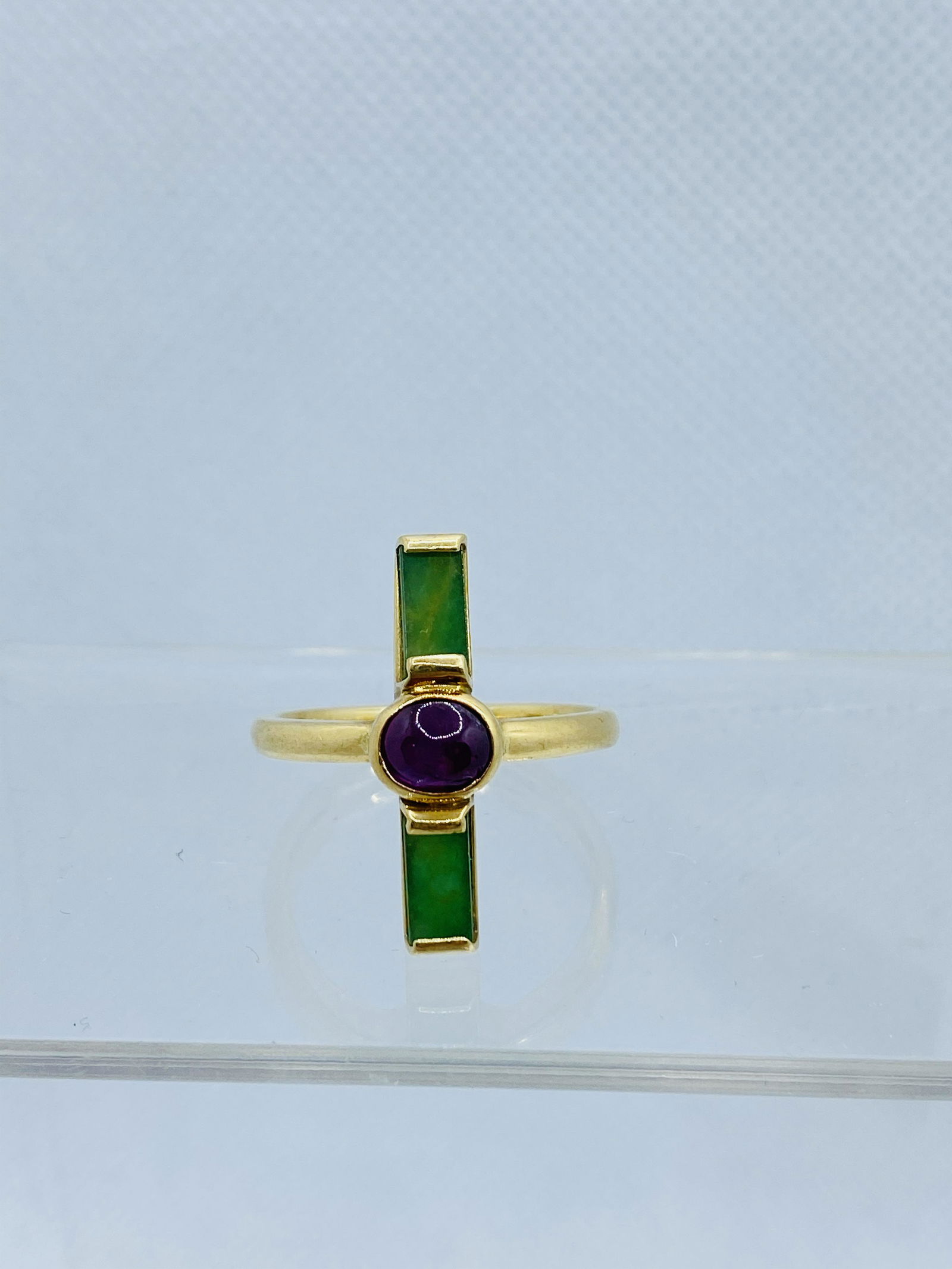 A Ruby Jade and 18k Gold Modern Ring (1 of 14)