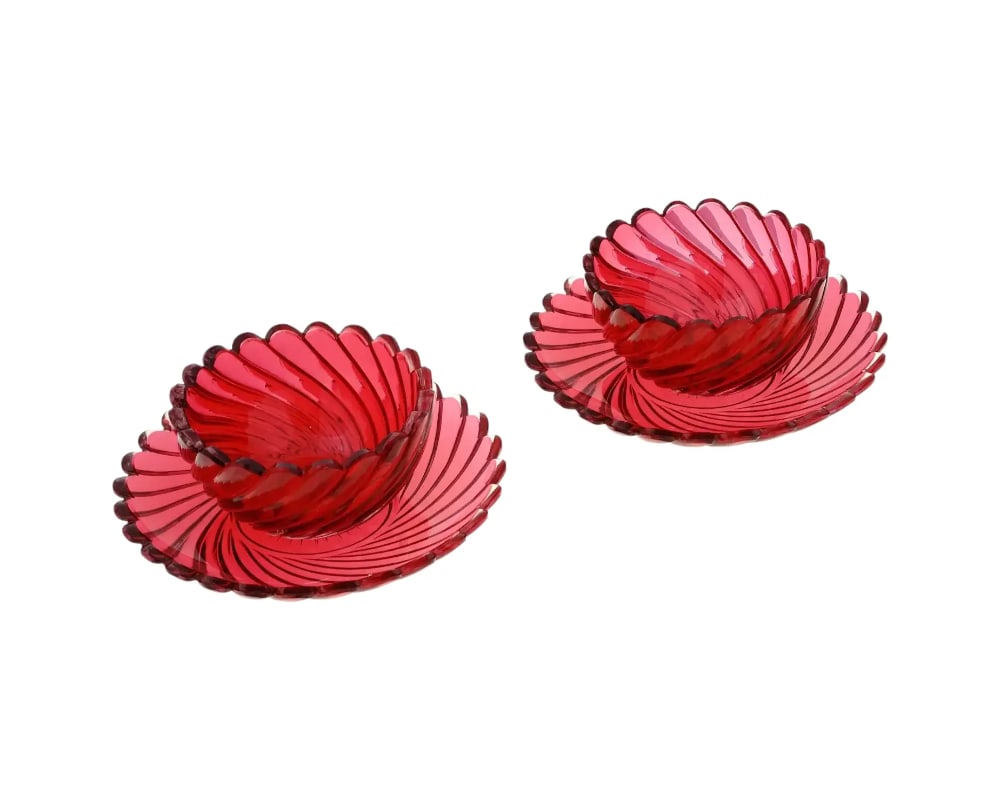 Vintage Ruby Red Crystal Glass Bowls And Plates: A lot of vintage ruby red crystal tableware. A total of two bowls and two plates. The pieces have a swirl design with figurative rims. Collectible Glassware, Tableware And Serveware.Dimensions: Plate