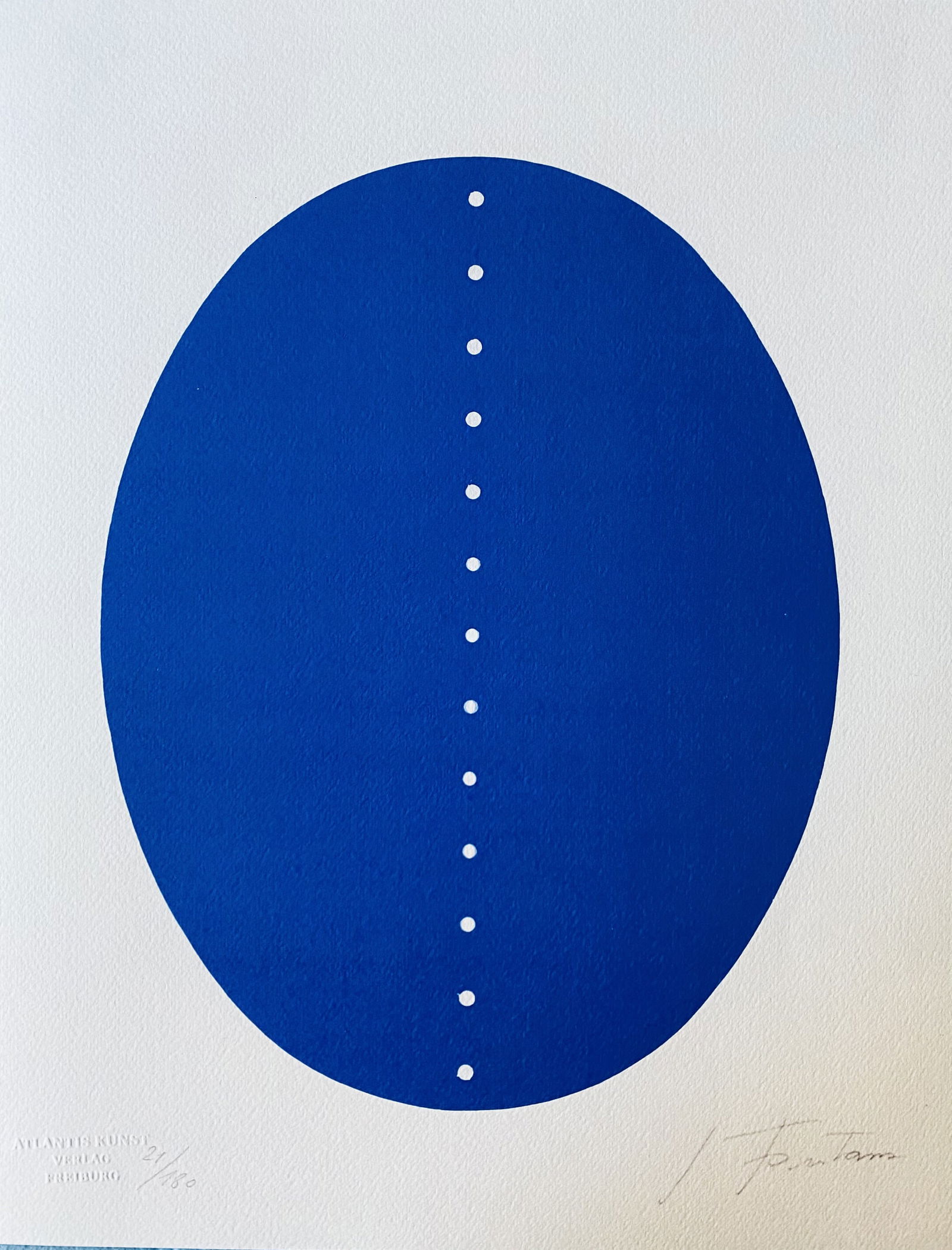 Lucio Fontana - Concetto Spaziale: Lucio Fontana "Concetto Spaziale" Chromolithograph after an original work. Dry stamp. Signed on the plate lower right, numbered lower to the left.Excellent conditions. Shipped with care in solid tube,