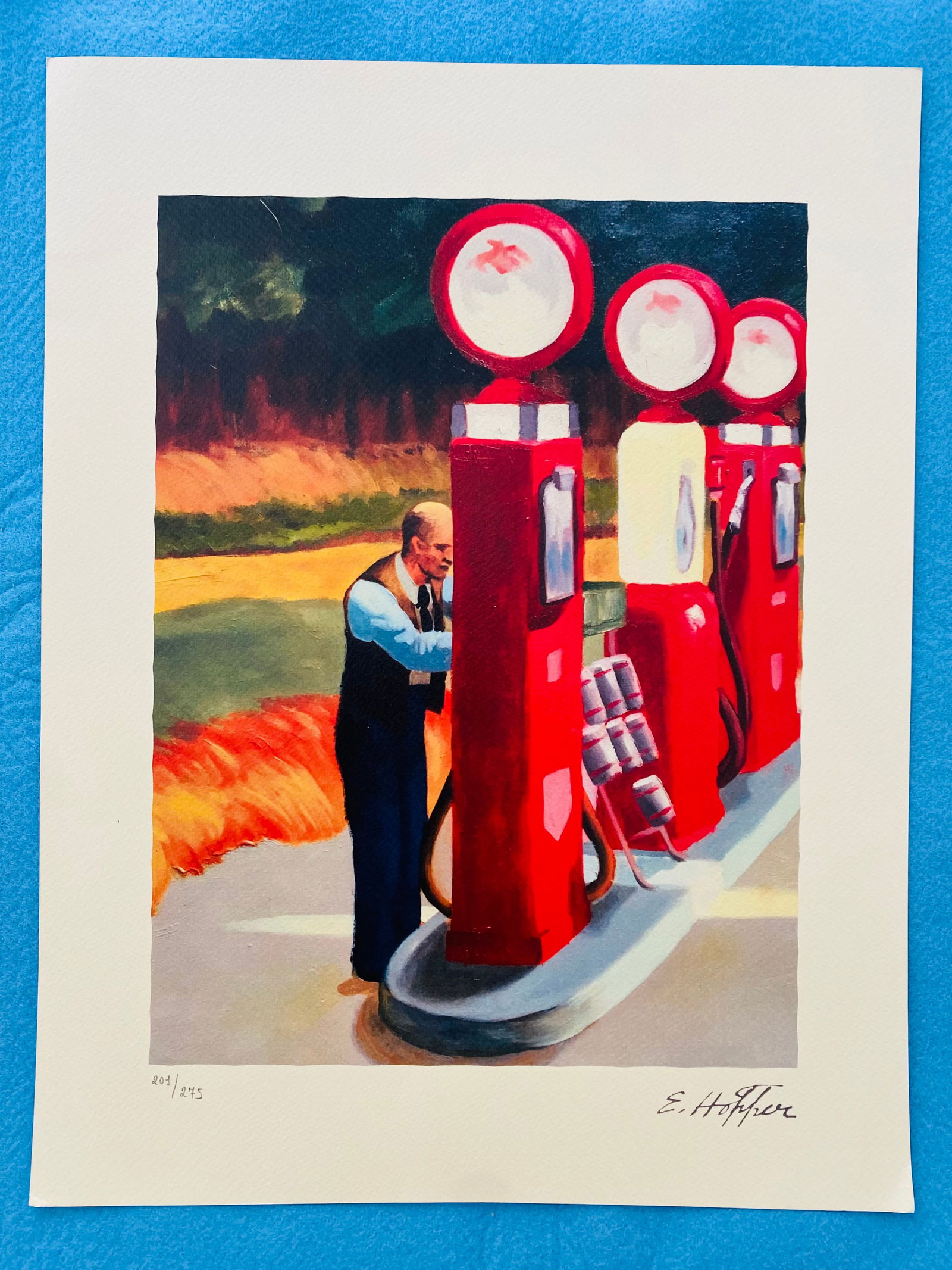 Edward Hopper - Gas Station: Edward Hopper "Gas Station" Chromolitograph after an original work. Print-signed lower right, numbered lower left.Excellent conditions. Shipped with care in solid tube, fast shipping in 3-4 days all o