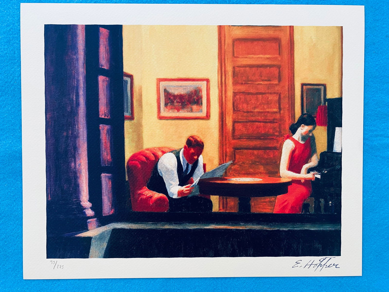 Edward Hopper - Apartment in New York: Edward Hopper "Apartment in New York" Chromolitograph after an original work. Print-signed lower right. Numbered lower left. Excellent conditions. Shipped with care in solid tube, fast shipping in