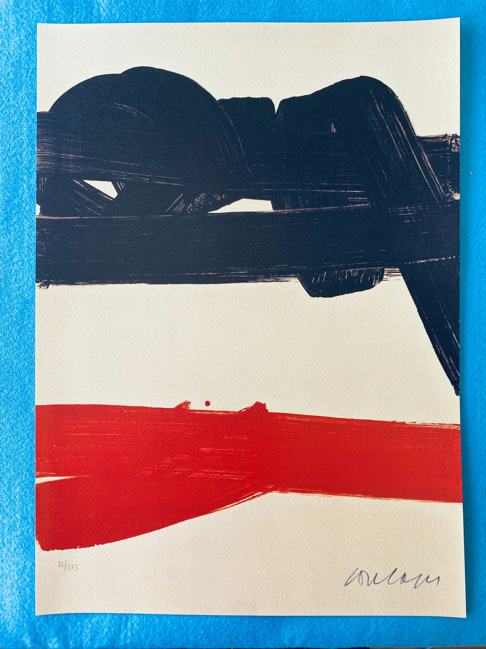 Pierre Soulages - Lithografie 27: Pierre Soulages "Lithografie 27" Chromolitograph after an original work. Print-signed lower right. Numbered lower left. Excellent conditions. Shipped with care in solid tube, fast shipping in 3-4