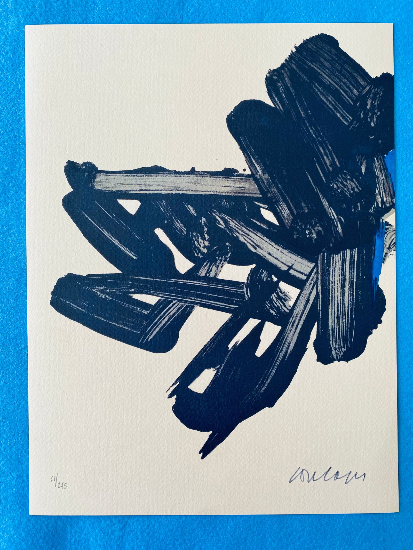 Pierre Soulages - Lithografie 17: Pierre Soulages "Lithografie 17" Chromolitograph after an original work. Print-signed lower right. Numbered lower left. Excellent conditions. Shipped with care in solid tube, fast shipping in 3-4