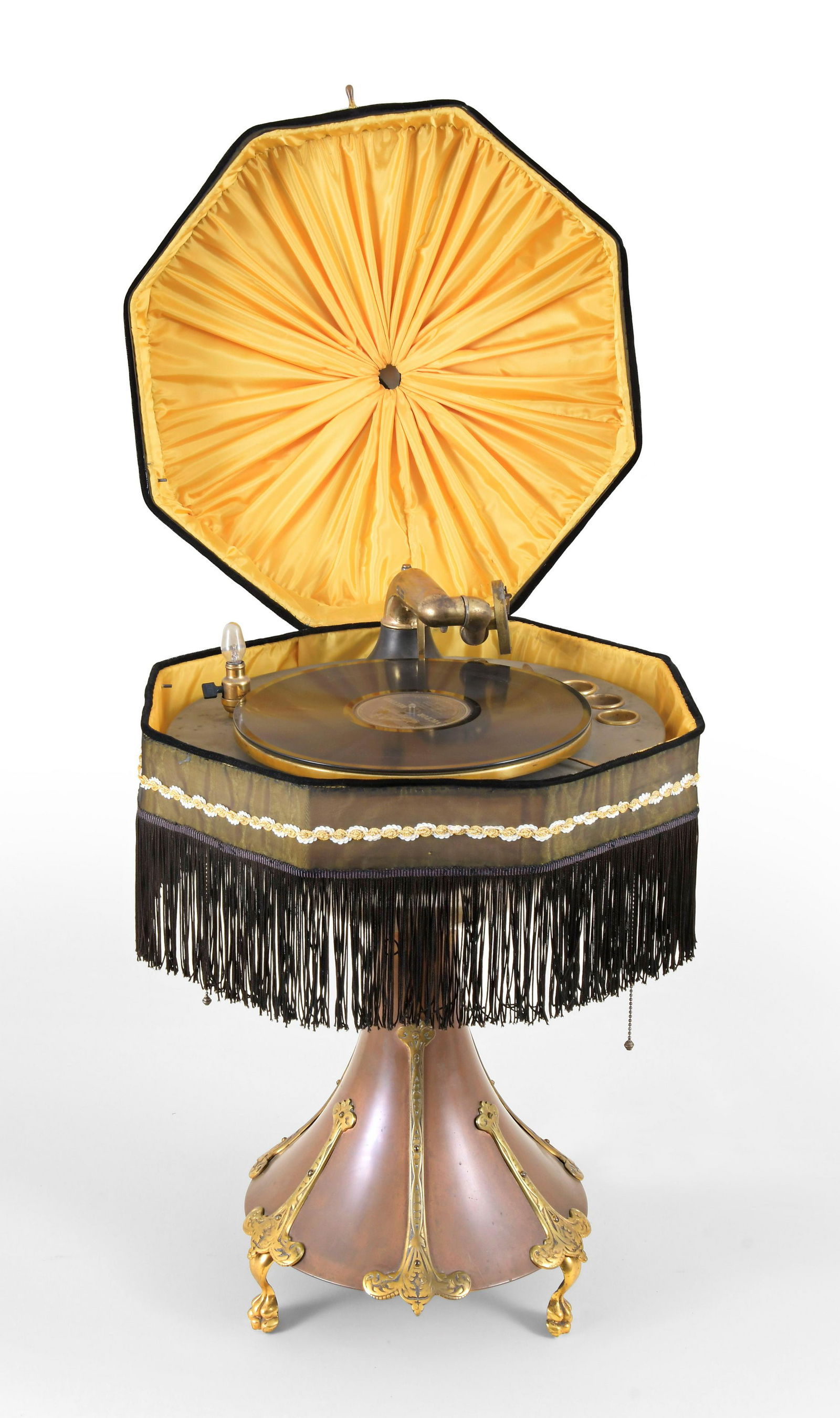 A Burns- Pollack style EA4828 Capitol electric lamp: Burns- Pollack Electric Manufacturing Co., Indiana Harbor, Indiana, a style EA4828 "Capitol" electric lamp phonograph, the flaring copper base, sound horn with cast mounts and paw feet, octagonal yell