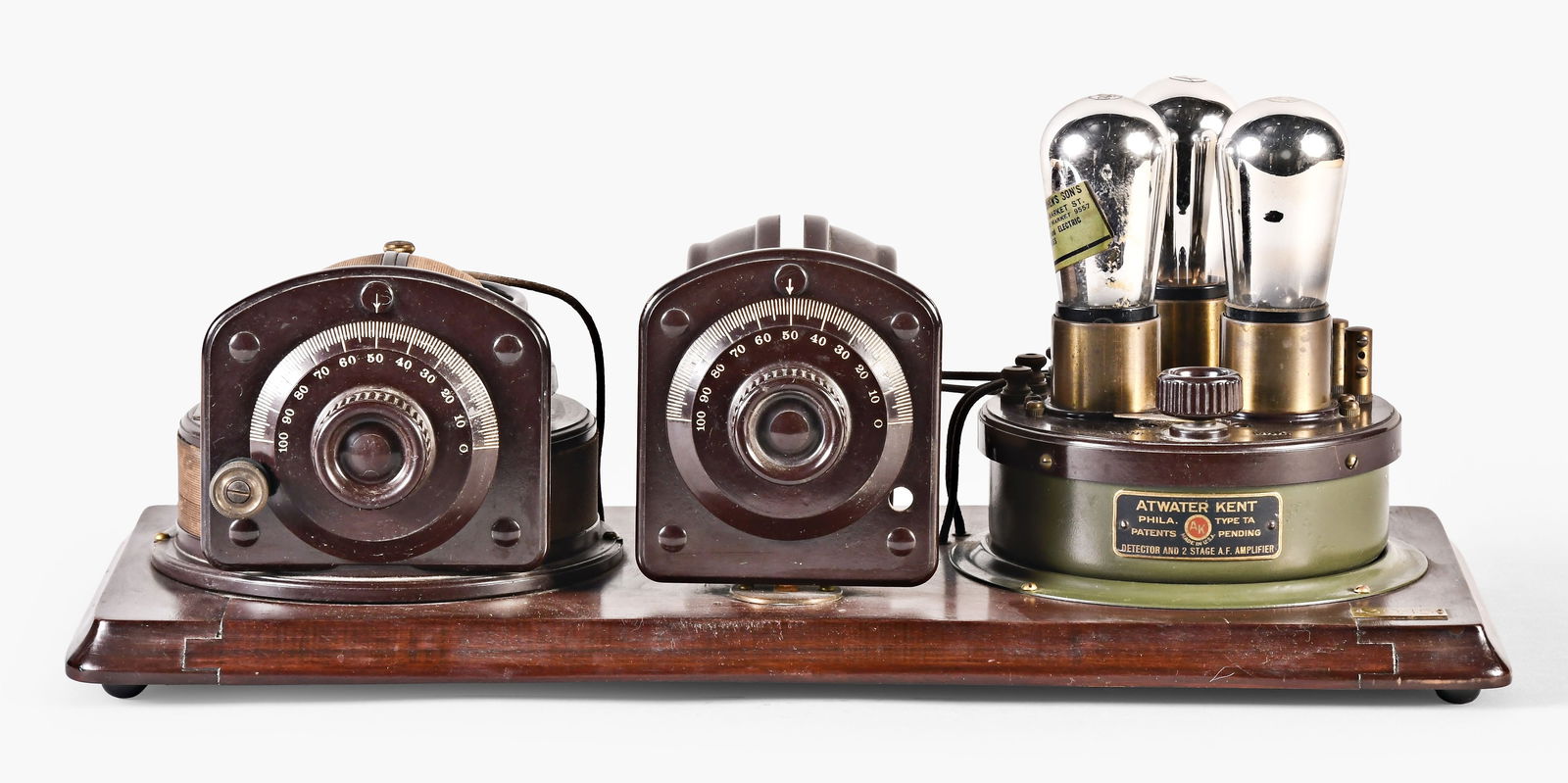 An Atwater Kent #3945 or Model 2 breadboard radio (1 of 5)