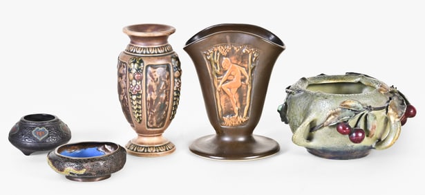 A lot of nine glass and pottery items