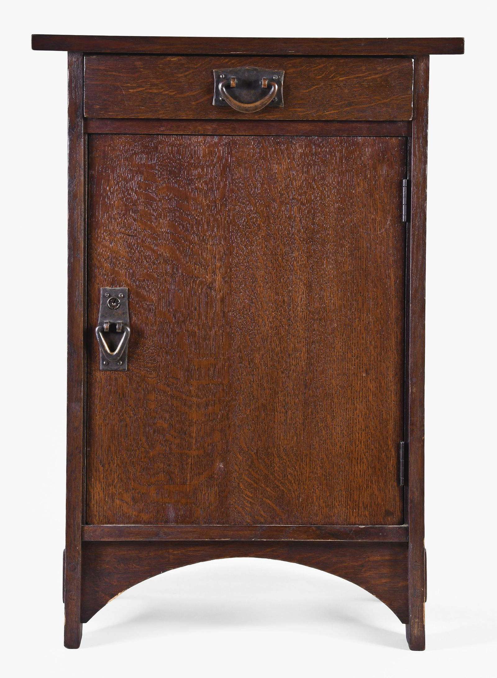 A good early 20th century oak No. 89 smokers cabinet attributed to Gustav Stickley (1 of 6)