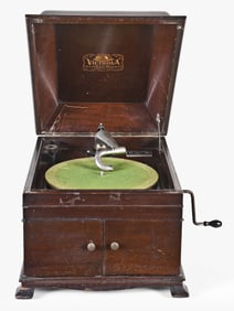 A lot of two Victrola phonographs