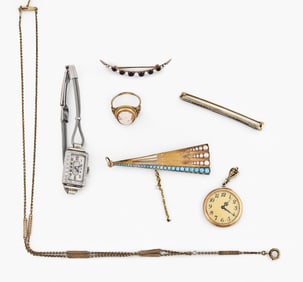 A small lot of jewelry and watches in 14 and 18 karat gold