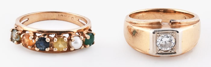 A lot of two gold rings