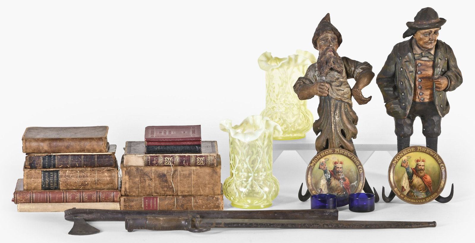 A good lot of miscellaneous antiques including a Japanese Jinsen type 30 bayonet (1 of 5)