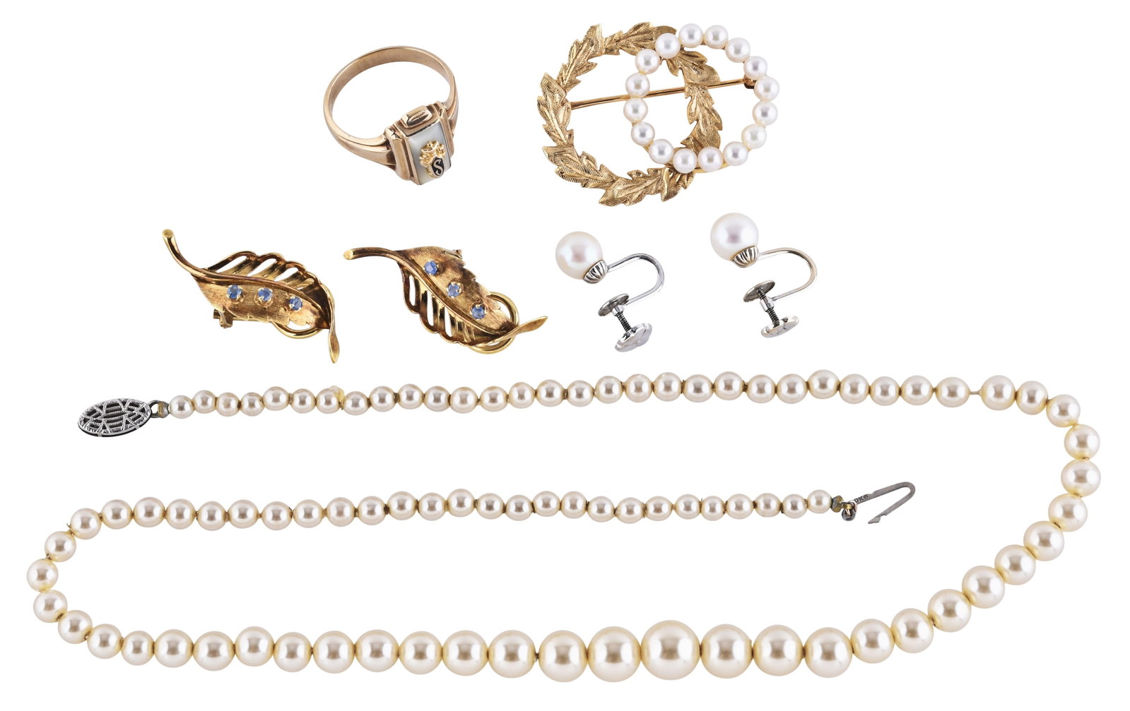 A small lot of gold and pearl jewelry: A small lot of gold and pearl jewelry including a 10 karat ring set with a rectangular piece of mother of pearl and with enamel initial, a pair of 18 karat leaf form clip earrings, each set with three