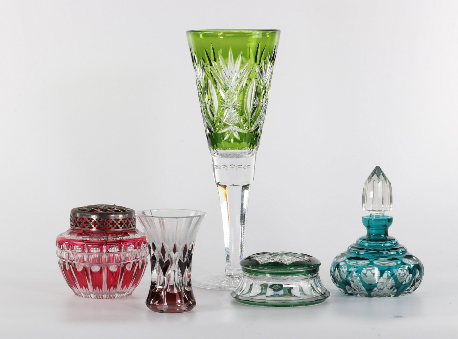Val Saint Lambert lot composed of 5 pieces of cut: Val Saint Lambert lot composed of 5 pieces of cut crystal Region: Belgium Sizes: divers Weight (K): 4.6kg State: After checking - good condition - no restoration - no repair Author / artist: Val Saint