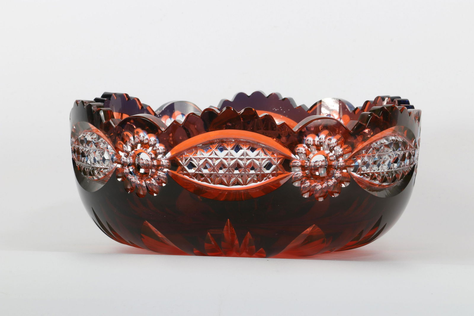 Rare Val Saint Lambert Joseph Simon blue and old pink: Rare Val Saint Lambert Joseph Simon blue and old pink lined cutRegion: belgiumSizes: H=95mm D=225mmWeight (K): 2.250kgState: After checking - good condition - no restoration - no repairAuthor / artist