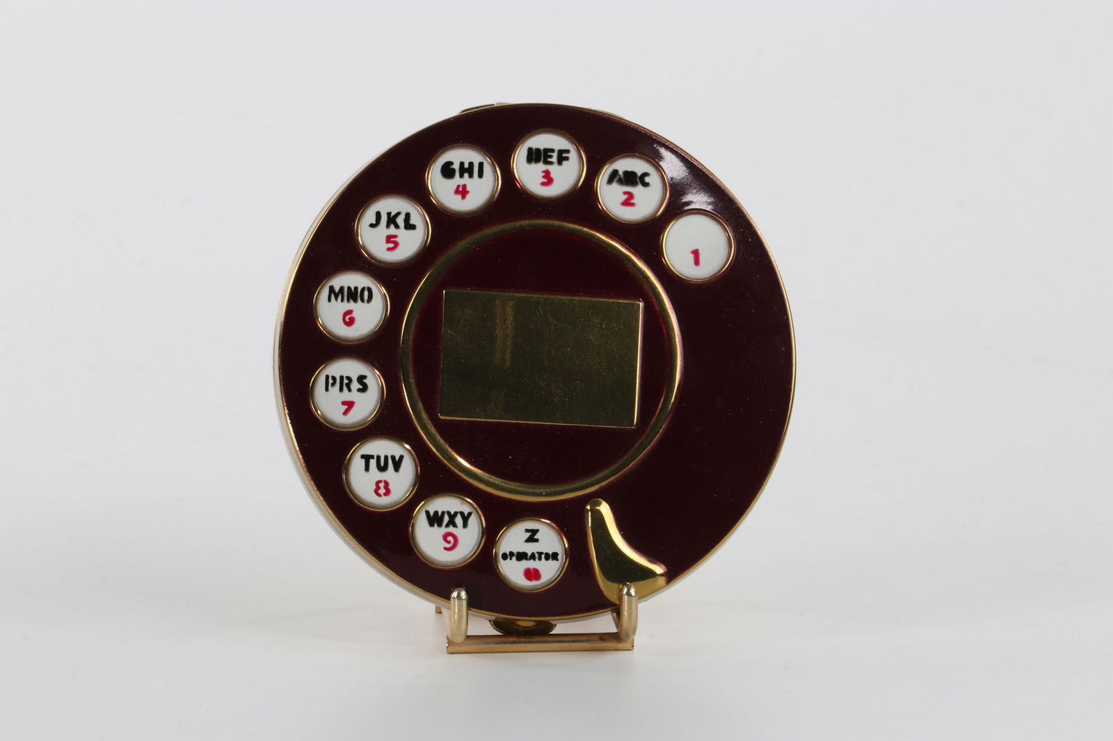 Salvador Dali - â€œSurrealist powder compactâ€ for: Salvador Dali - â€œSurrealist powder compact” for Elsa Schiaparelli (bordeaux) - Circa 1935-45. Enamelled brass and mirror. Stratton EditionSizes: D=90mmWeight (K): 0.085kgState: After check