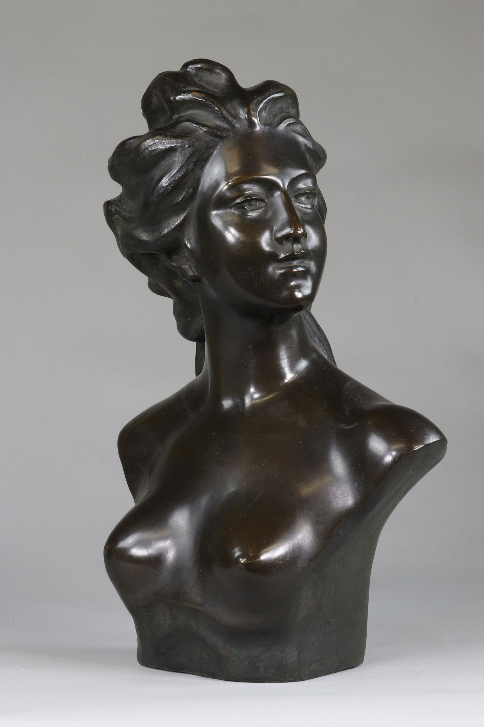 Jef LAMBEAUX (1852-1908) bust of a young woman in: Jef LAMBEAUX (1852-1908) bust of a young woman in bronzeSizes: H=425mm L=280mm l=170mmWeight (K): 8.8kgState: at first glance - good condition - no restoration - no repairAuthor / artist: Jef LAMBEAUX