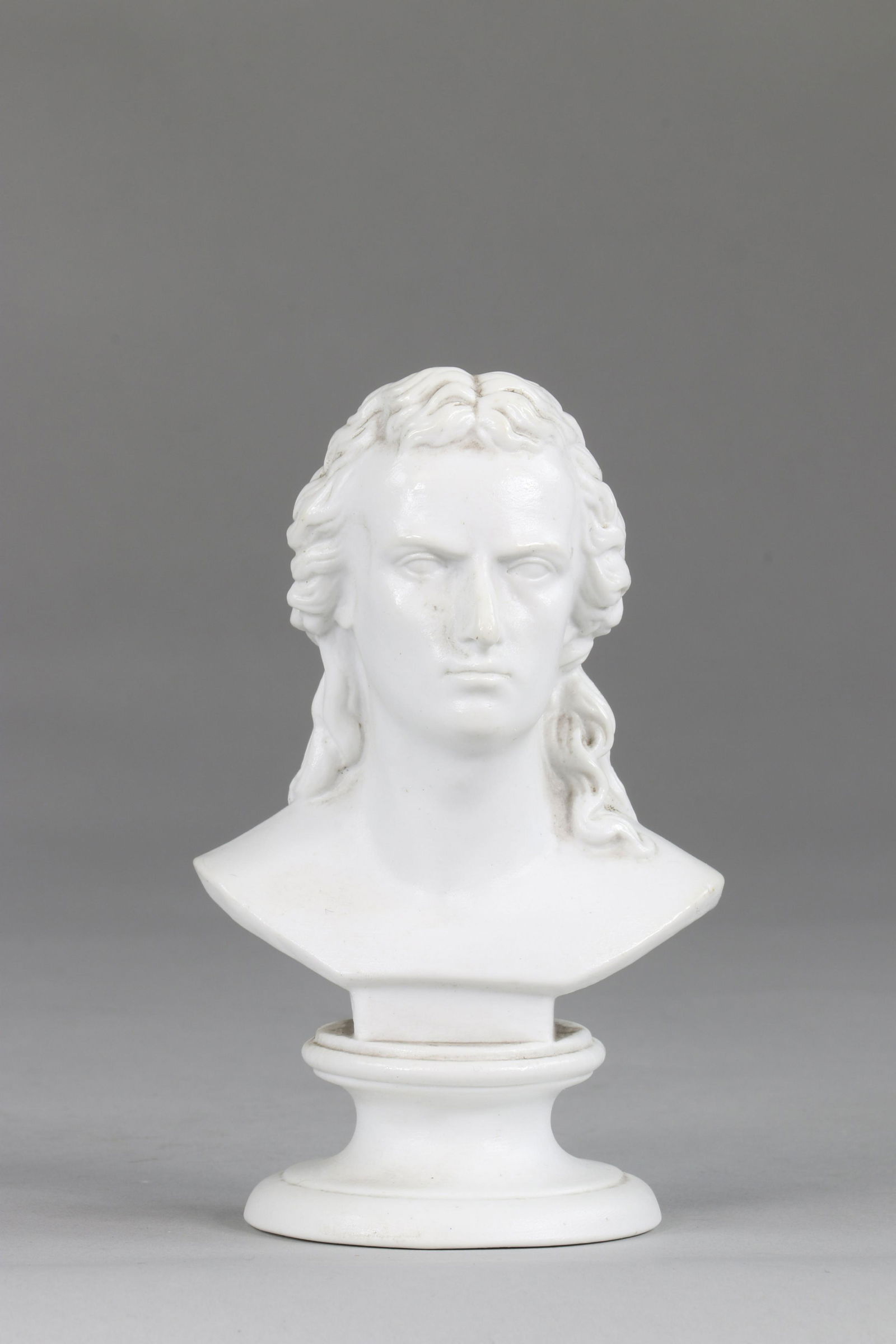 Meissen bisque bust mark with crossed swords: Meissen bisque bust mark with crossed swordsSizes: H=125mm L=80mmWeight (K): 0.245kgCondition: at first glance - good condition - no restoration - no repairAuthor / artist: MEISSEN