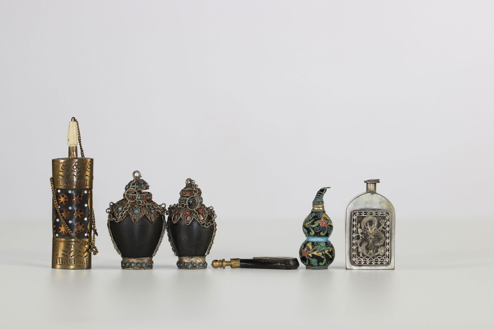 China set of various snuffboxes (1 of 2)