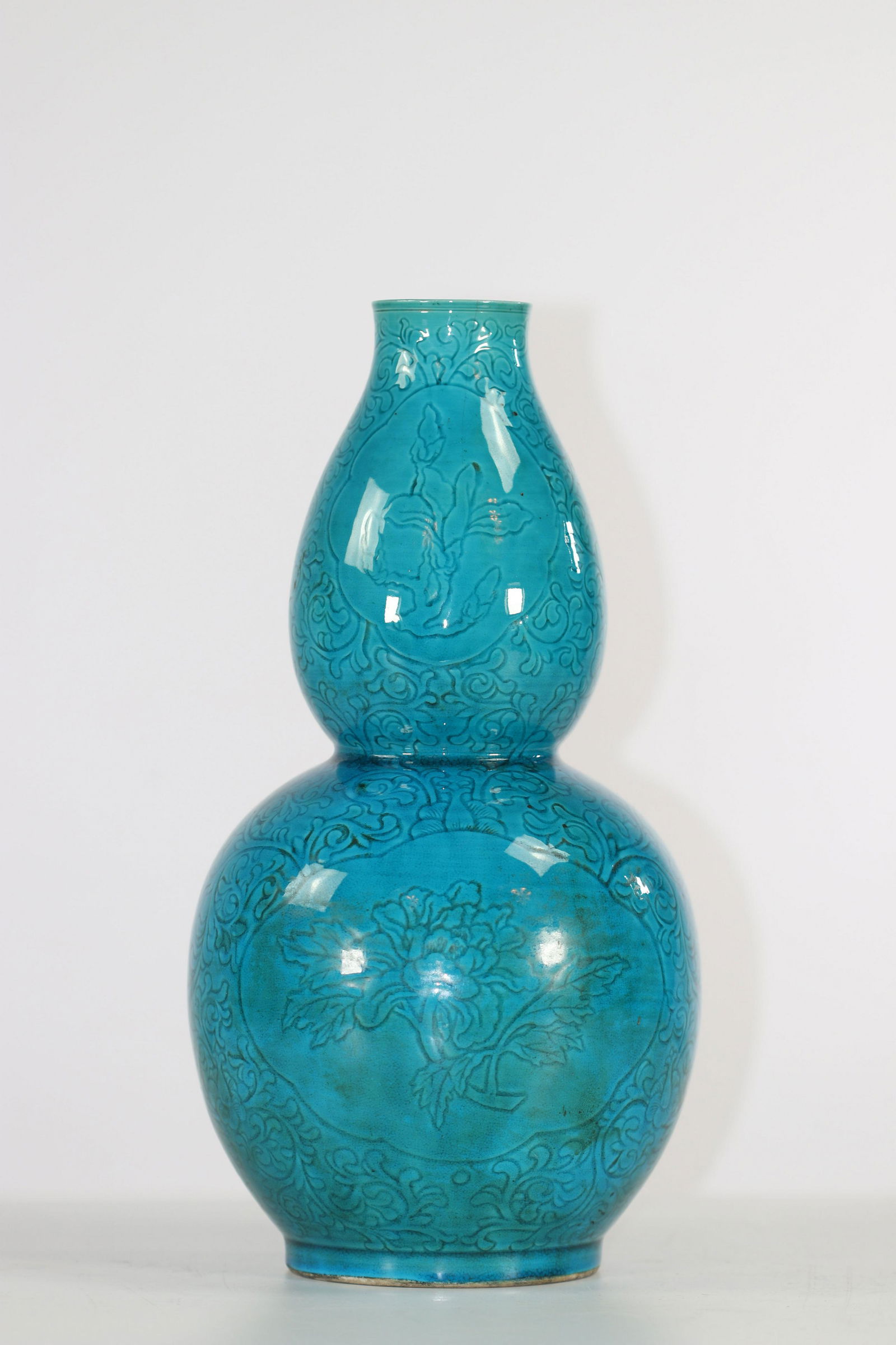 Chinese porcelain double gourd vase with blue glaze, Jun 06, 2021
