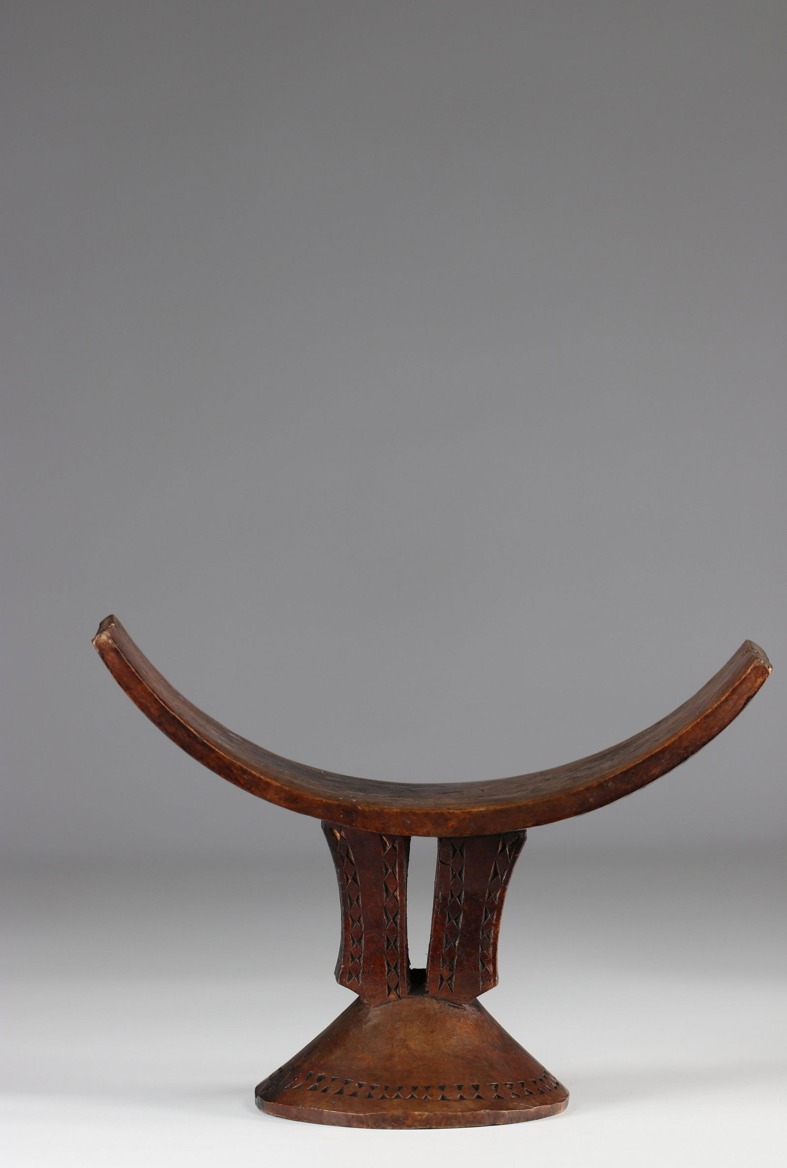 Neck support - Africa? - mid 20th (1 of 4)