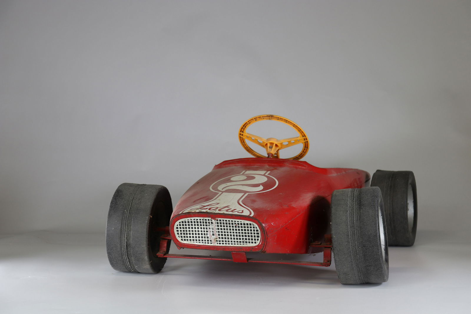 Old Lotus pedal car: Old Lotus pedal carSizes: L=1000mm l=660mmWeight (K): 7.900kg