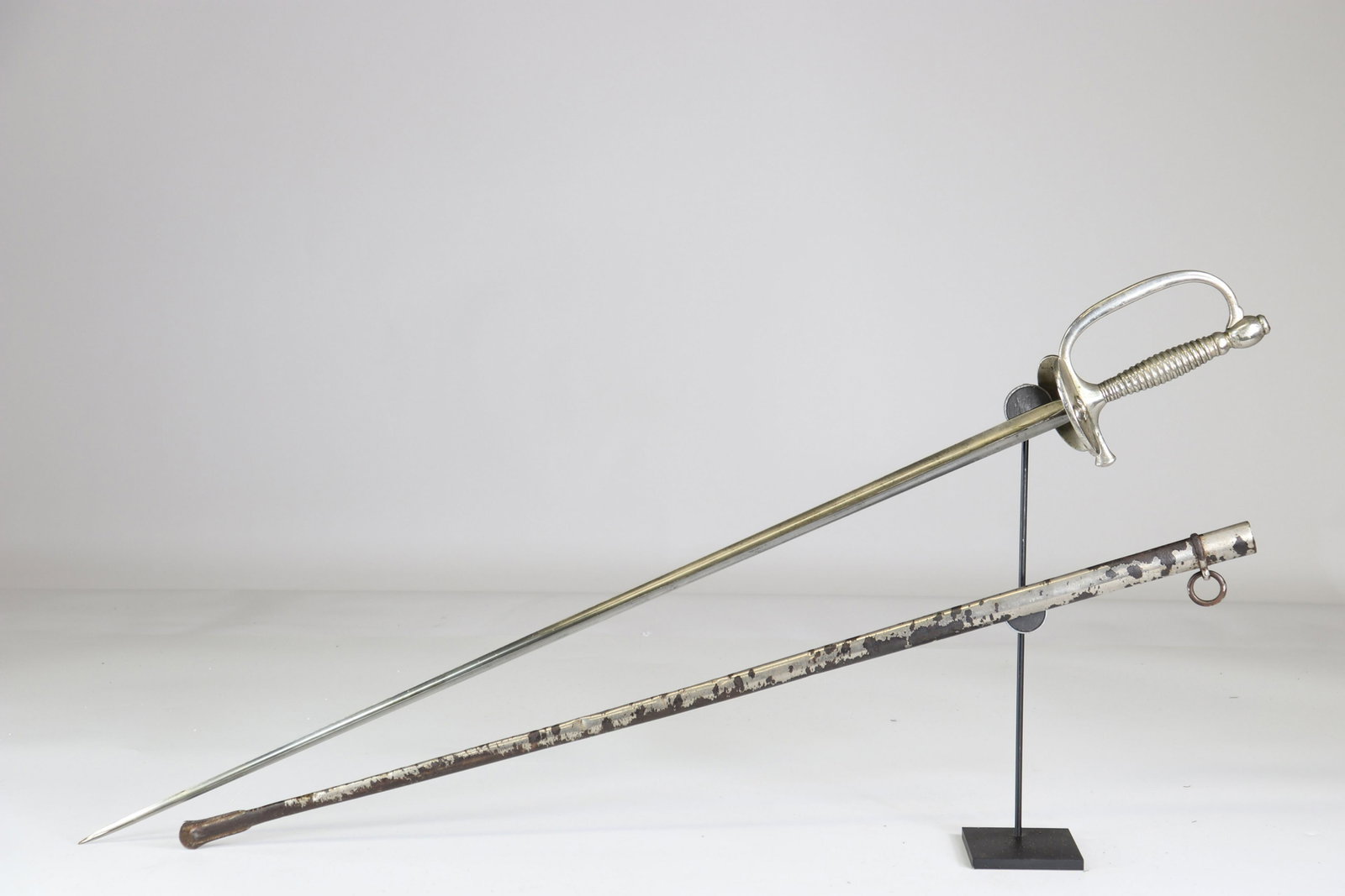 France rapier sword officer late 19th: France rapier sword officer late 19th Sizes: L. totale= 960mm L Lame= 800mm l lame= 20mm Weight (K): 0,88kg Condition: At first glance: patina, normal wear