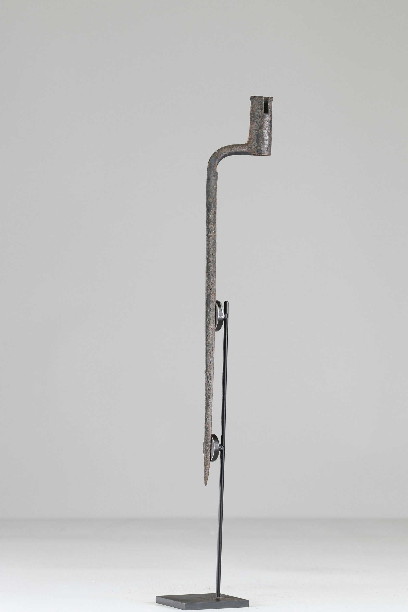 18th sleeve bayonet: 18th sleeve bayonet Sizes: L. totale=450mm L Lame= 360mm l lame= 30mm Weight (K): 0,29kg Condition: At first glance: patina, normal wear