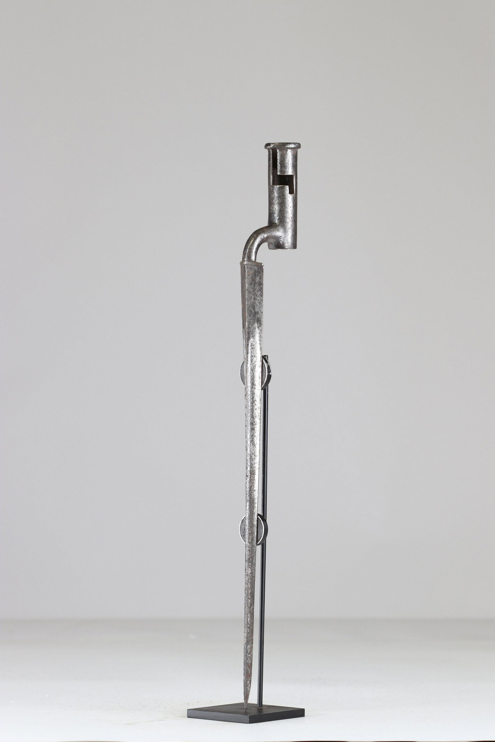 18th sleeve bayonet: 18th sleeve bayonet Sizes: L. totale= 550mm L Lame= 430mm l lame= 30mm Weight (K): 0,43kg Condition: At first glance: patina, normal wear
