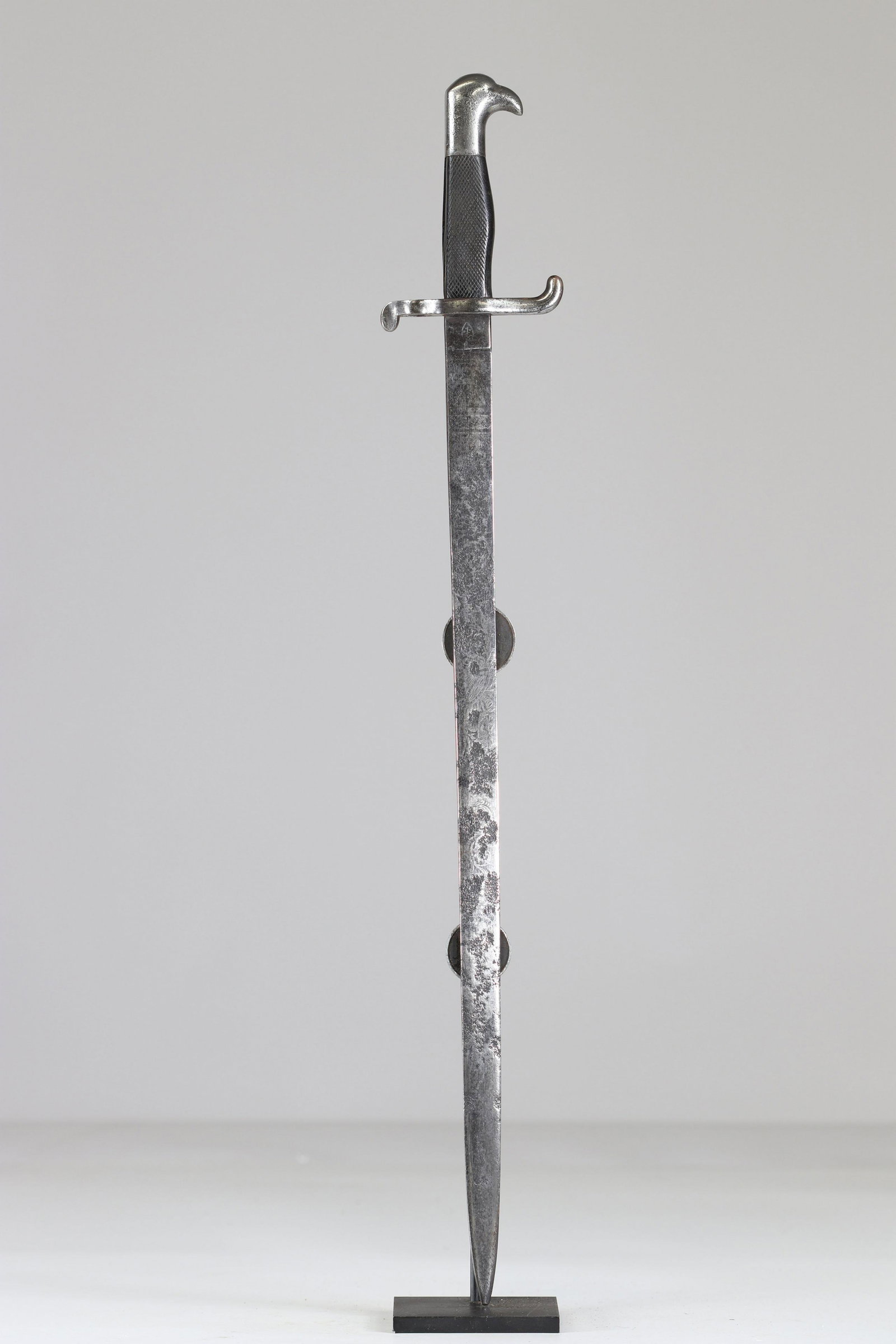 Bayonet for German exit outfit mid-late 19th: Bayonet for German exit outfit mid-late 19th Sizes: L. totale= 600mm L Lame= 480mm l lame= 25mm Weight (K): 0,52kg Condition: At first glance: patina, normal wear