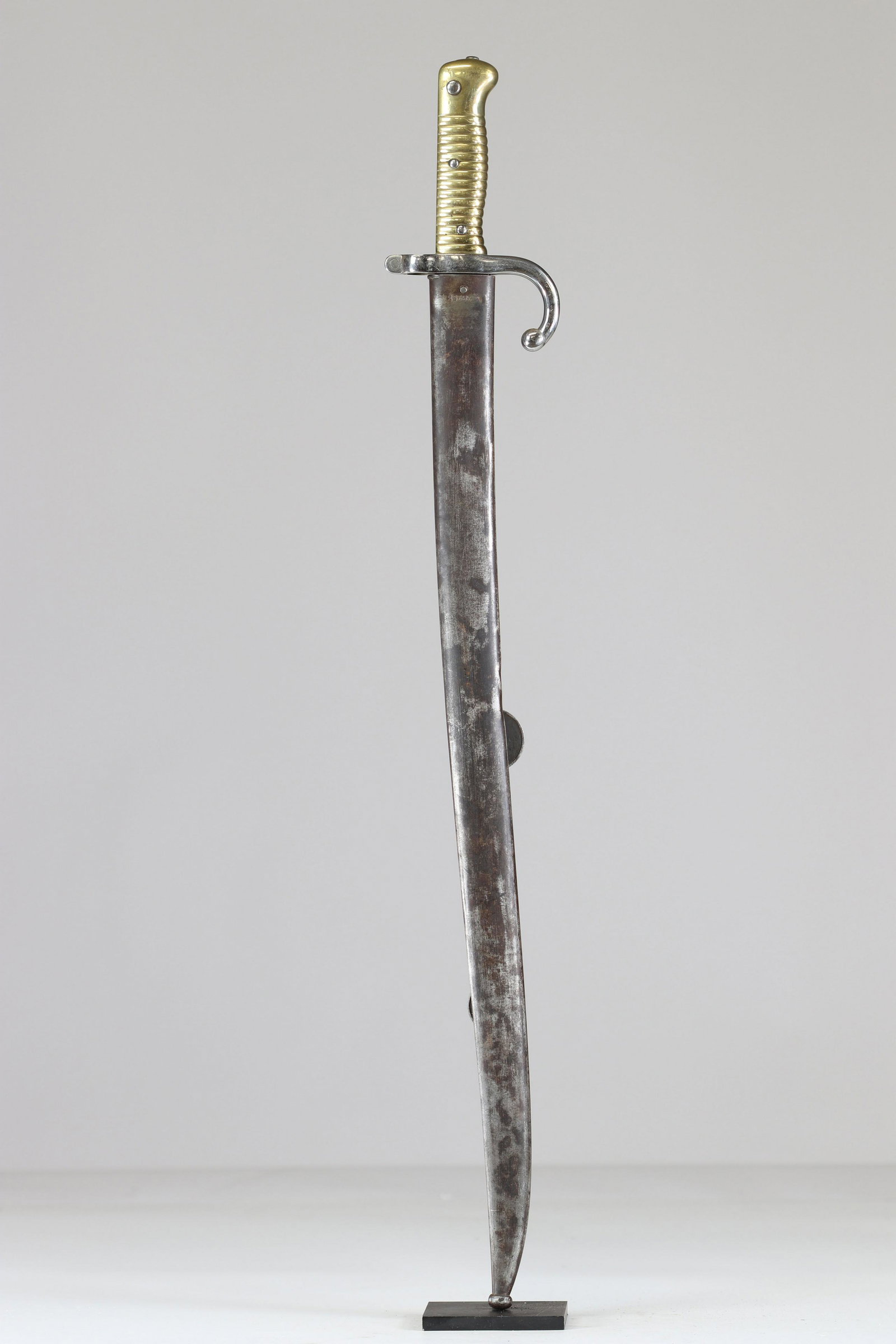 French bayonet model 1870 chasspot: French bayonet model 1870 chasspot Sizes: L. totale= 710mm L Lame= 575mm l lame= 30mm Weight (K): 1kg Condition: At first glance: patina, normal wear