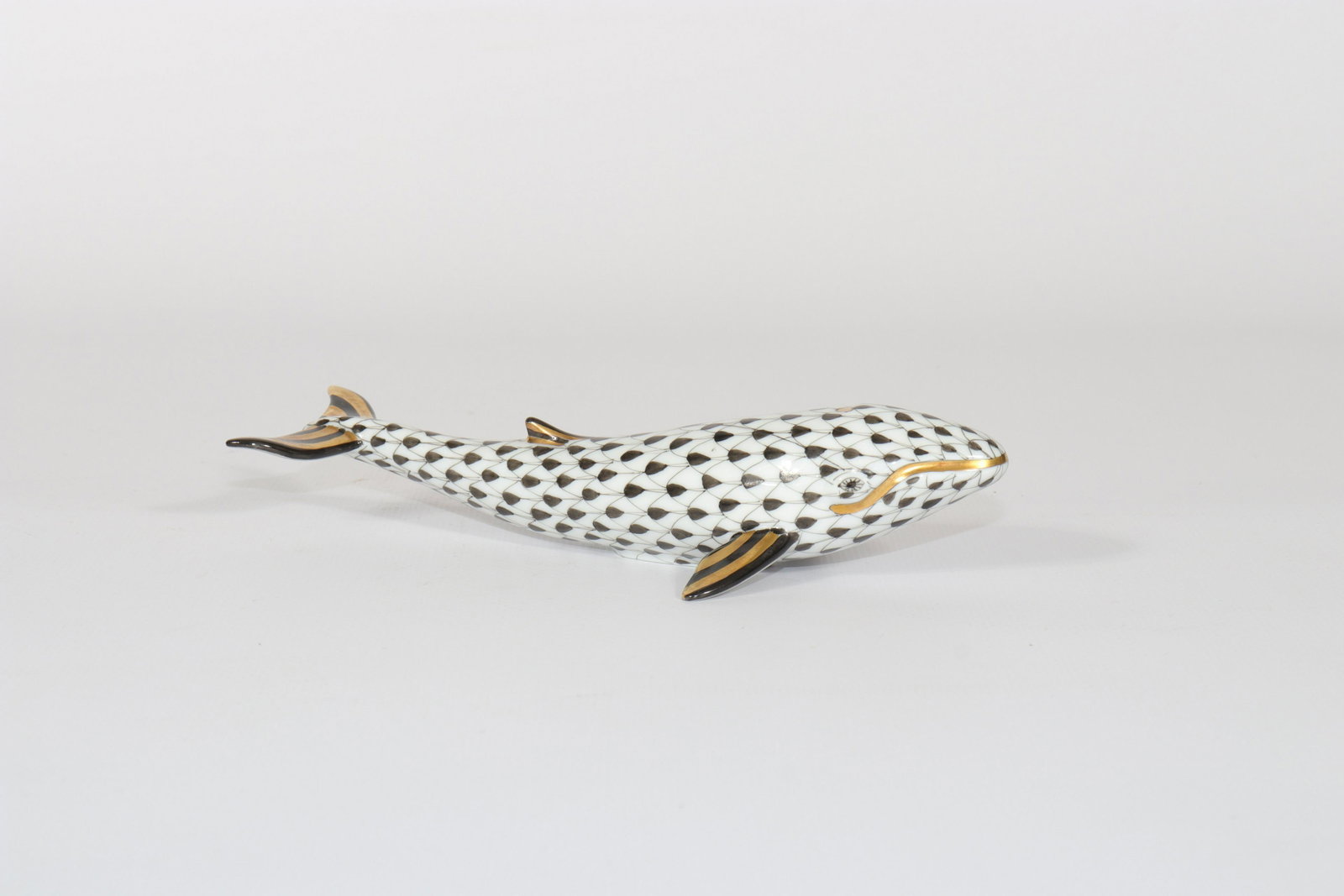 Herend Porcelain Whale. Period XXth century: Herend Porcelain Whale. Period XXth century Period: XXth - 20th century Sizes: H+40mm L=160m Weight (K): 0,066kg Author / artist: HEREND