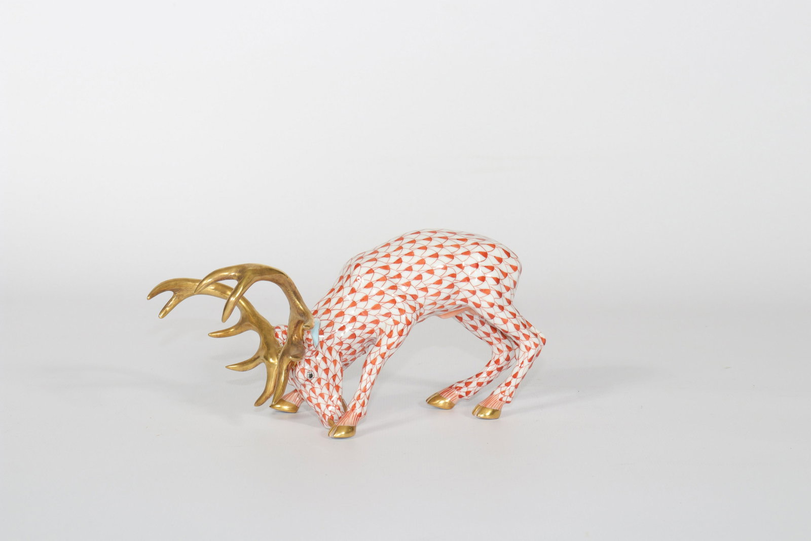 Herend Cerf First porcelain edition. Period XXth: Herend Cerf First porcelain edition. Period XXth century Period: XXth - 20th century Sizes: H=100mm L=200mm Weight (K): 0,2kg Author / artist: HEREND