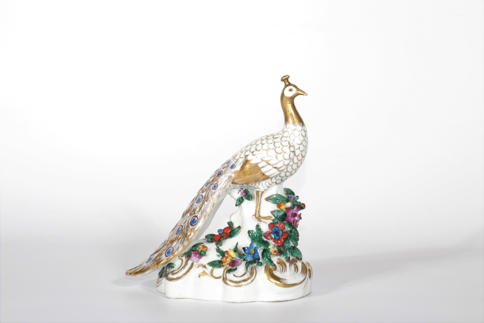 Porcelain of Capodimonte "the Peacock": Porcelain of Capodimonte "the Peacock" Period: XXth - 20th century Sizes: H=200mm L=190mm Weight (K): 0,815kg