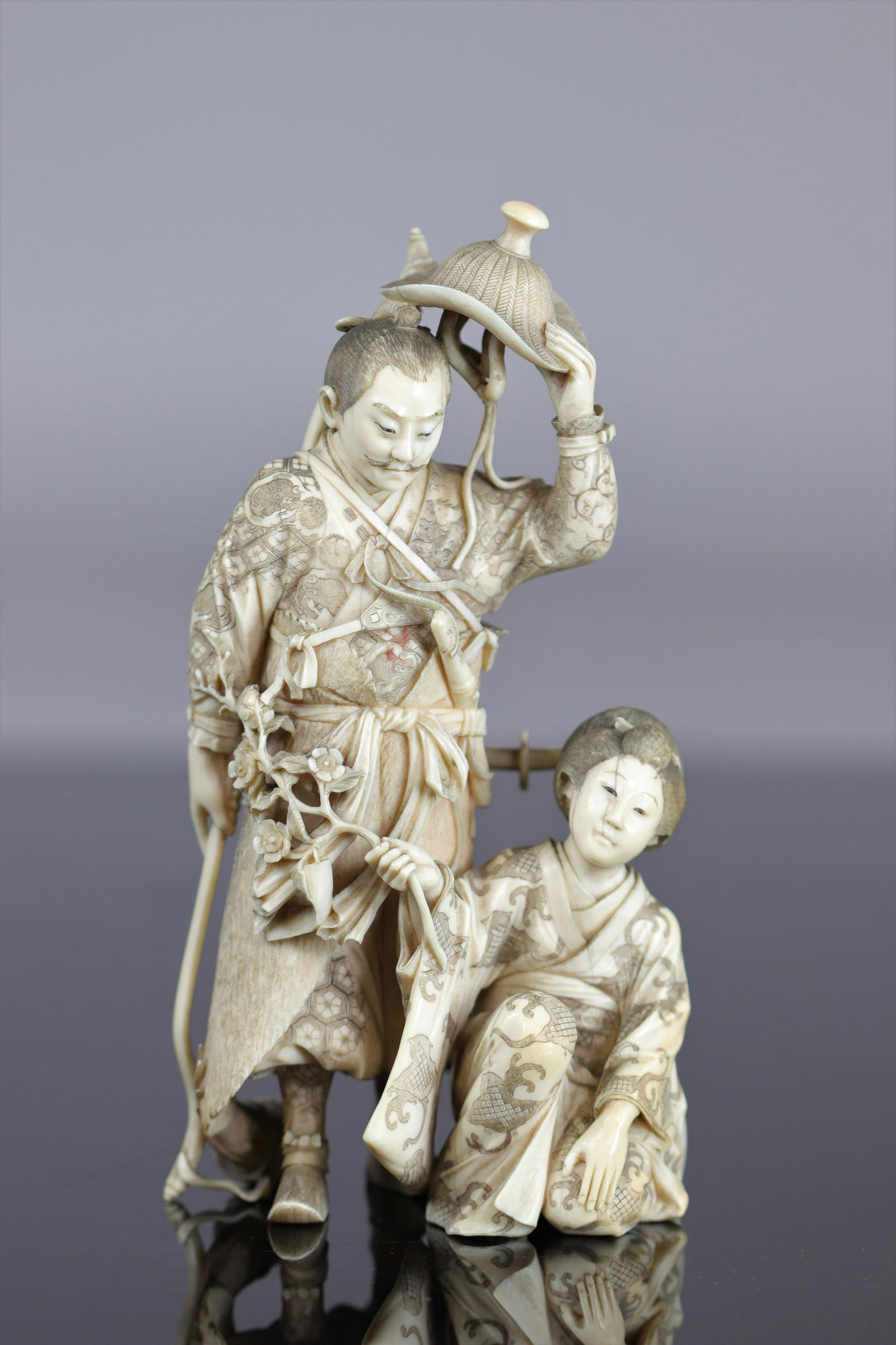Japan imposing Okimono carved of a warrior and a young: Japan imposing Okimono carved of a warrior and a young woman 19th - Sizes: H=190mm L=100mm - Weight (K): 0,53kg - Condition: at first glance - good condition - no restoration - no repair