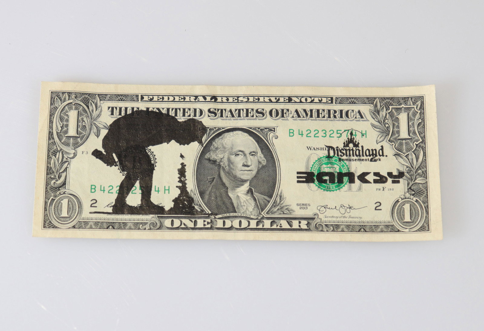 BANKSY (born 1974), after Dismal dollar Seals on: BANKSY (born 1974), after Dismal dollar Seals on genuine dollar bill Stamp of the signature and stamp of Dismaland on the right - Period: Xxth - Sizes: L 65 MM l 155 MM - Weight (K): 0,01kg - Conditio