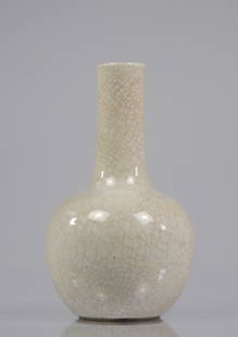 Qing Period Crackle White Monochrome Vase: Qing Period Crackle White Monochrome Vase - Weight: 500 g - Region: Chine - Sizes: H205mm 120mm - Condition: at first sight - good condition - no restoration - no repair