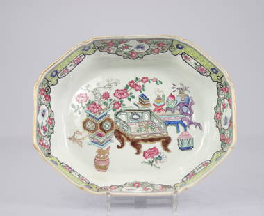 Family rose basin decorated with furniture: Family rose basin decorated with furniture - Weight: 1.62 kg - Region: Chine - Sizes: H80mm L300mm P250mm - Condition: at first sight - good condition - no restoration - no repair