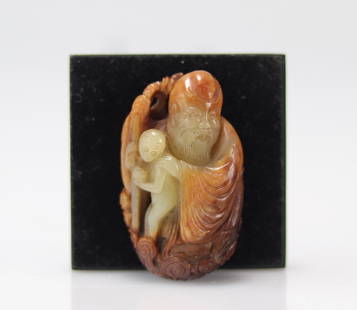 Qing period celadon and rust jade shouloa and monkey: Qing period celadon and rust jade shouloa and monkey - Weight: 52 g - Region: China - Period: Qing - Sizes: H 55mm L 35mm - Condition: at first sight - good condition - no restoration - no repair -