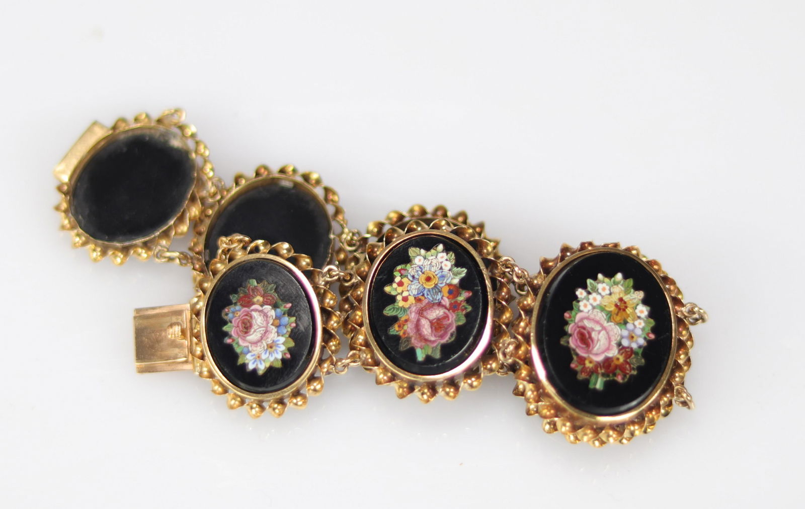 Bracelet in yellow gold (18k) and micro mosaic plate (41.3gr) (1 of 6)