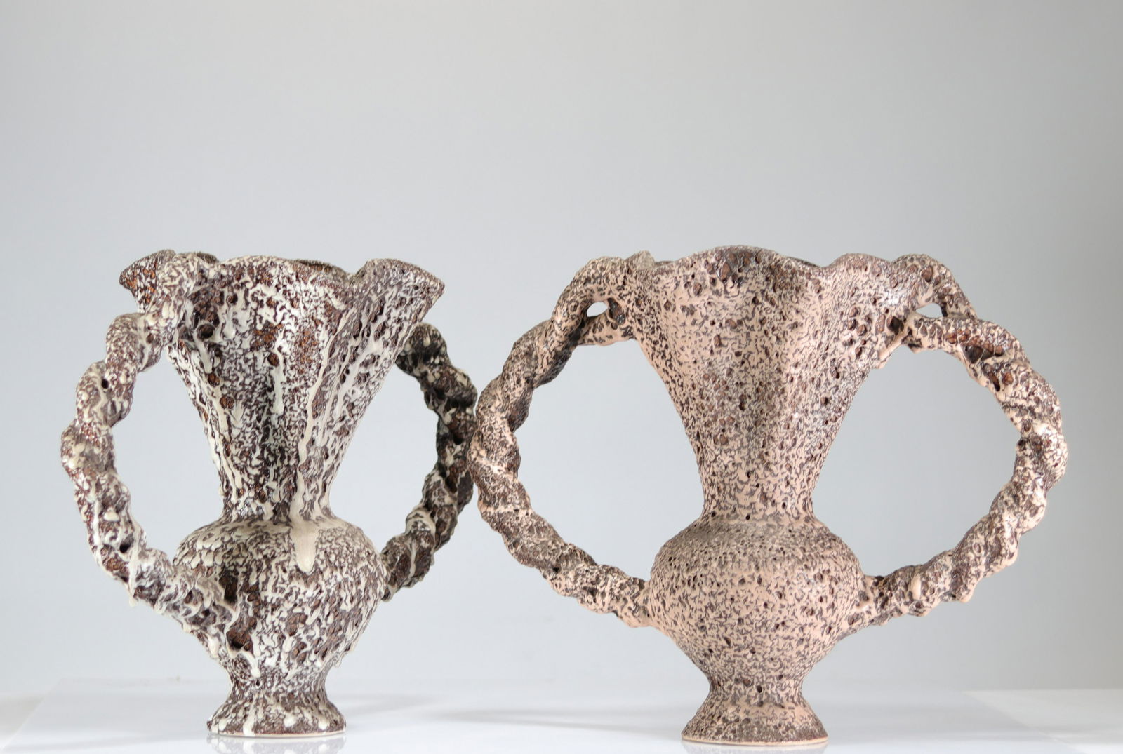 Marius Giuge (1909 - 1980) Imposing pair of vases: Marius Giuge (1909 - 1980) Imposing pair of vases - Weight: 14.60 kg - Sizes: H=470mm L=580mm - Condition: At first sight - good condition - no restoration - no repair - Author / artist: Marius Giuge