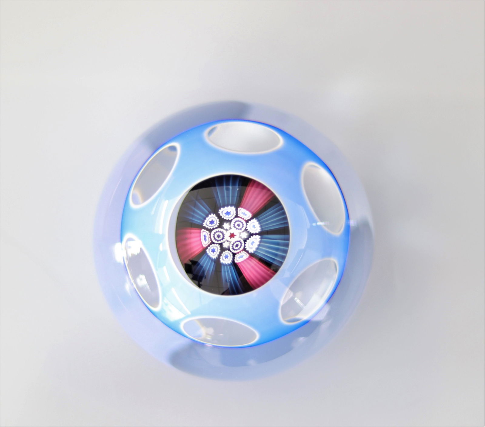 John Deacons paperweight, double overlay blue and white crystal coated: John Deacons paperweight, double overlay blue and white crystal coated - Weight: 395 g - Sizes: H=50mm D=70mm - Condition: good condition - Author / artist: John Deacons