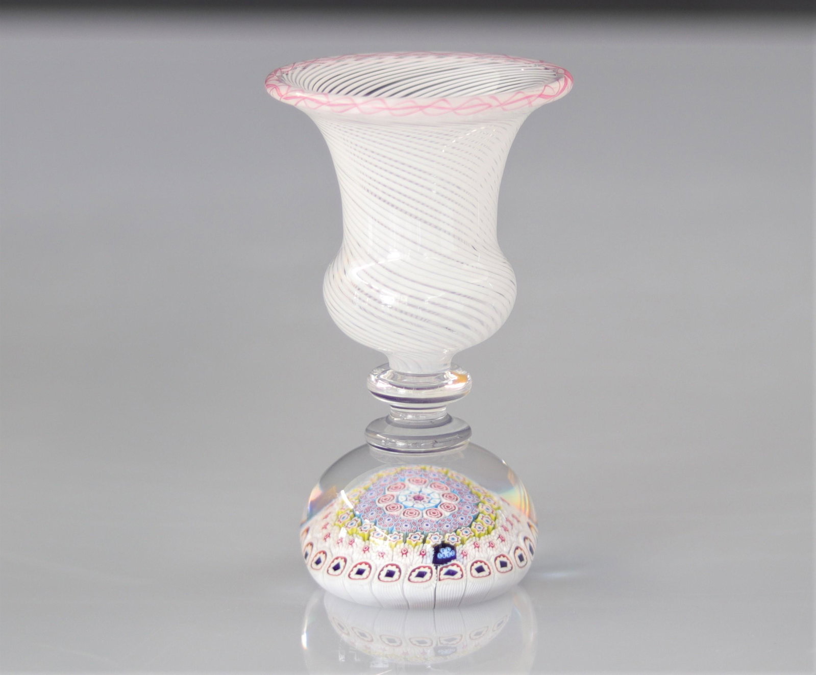 Saint-Louis paperweight 1972, Penholder, 250 copies: Saint-Louis paperweight 1972, Penholder, 250 copies - Weight: 460 g - Sizes: H=135mm D=75mm - Condition: good condition - Author / artist: Saint-Louis