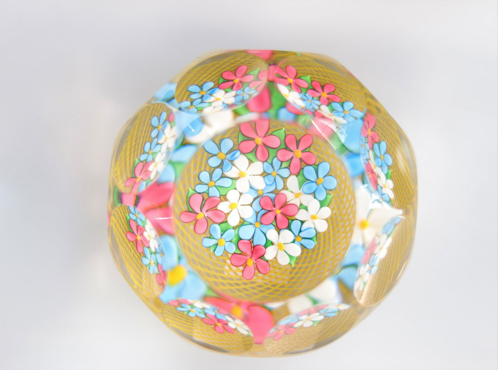 Saint-Louis paperweight 1993- Magnum- Memory, 16 facets and 1 at the top (1 of 1)