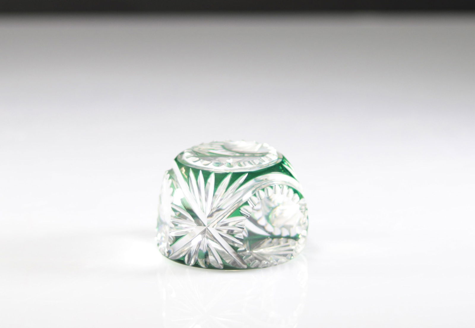 Val Saint-Lambert paperweight cut green background (1 of 2)