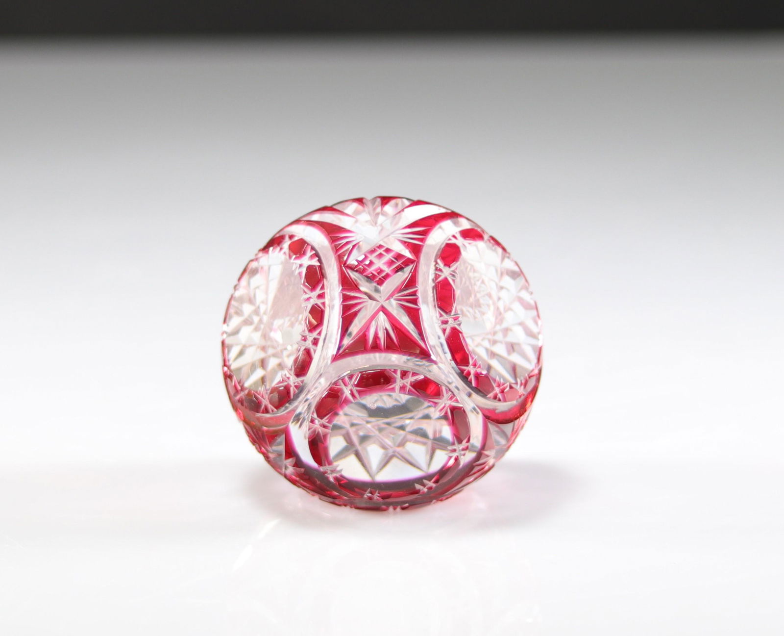 Val Saint-Lambert cut paperweight with red background (1 of 2)