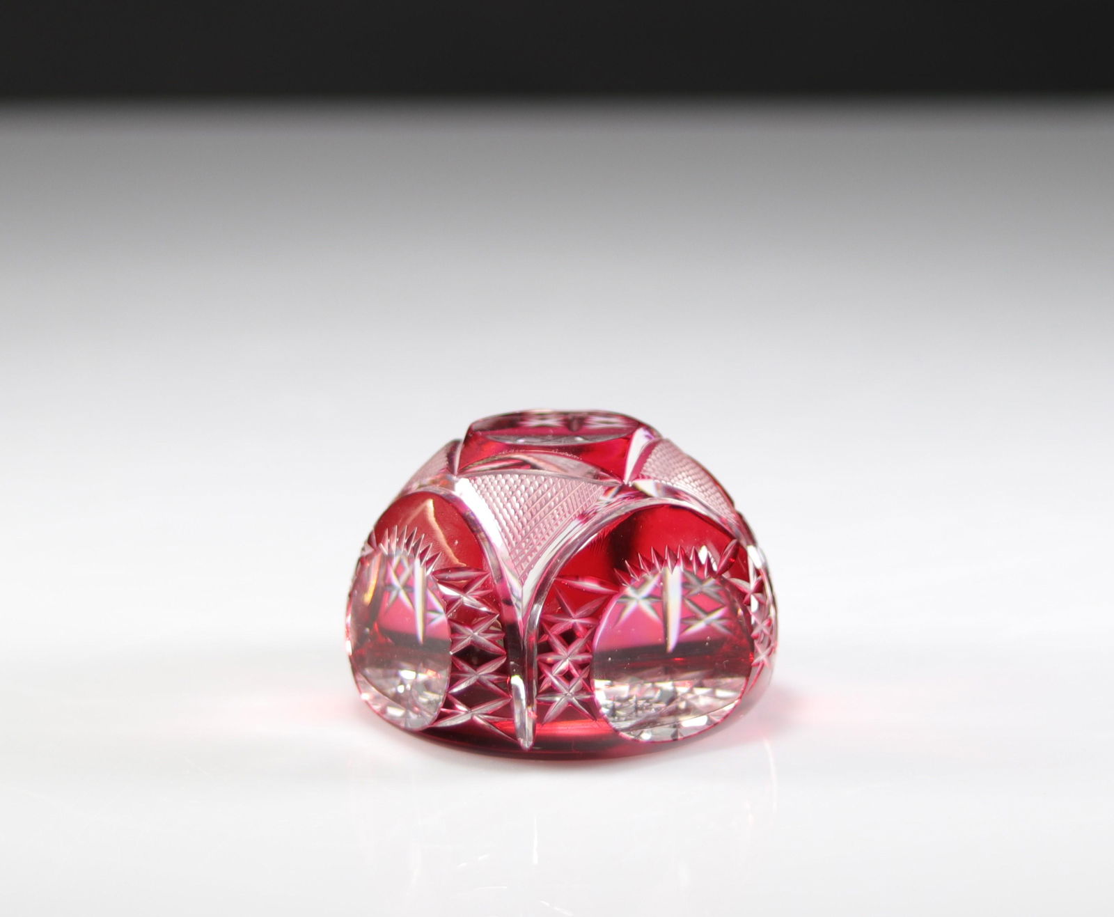 Val Saint-Lambert cut paperweight with red background (1 of 2)